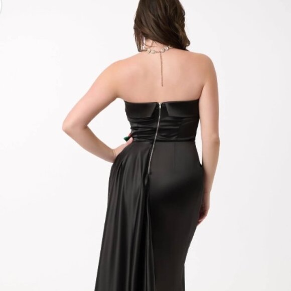 Barbie™ X Unique Vintage Plus Size Black Satin Strapless Evening Gown - Picture 2 of 5